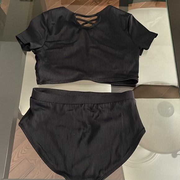 🔥 3/$25 - 2pc swimsuit - Picture 4 of 5